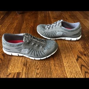 Woman’s Sketchers Flex SZ 8